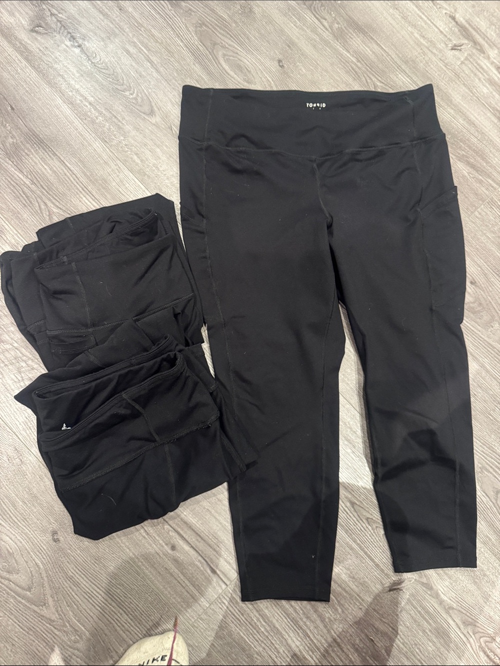 torrid Black Cropped Active Leggings with Side Pockets